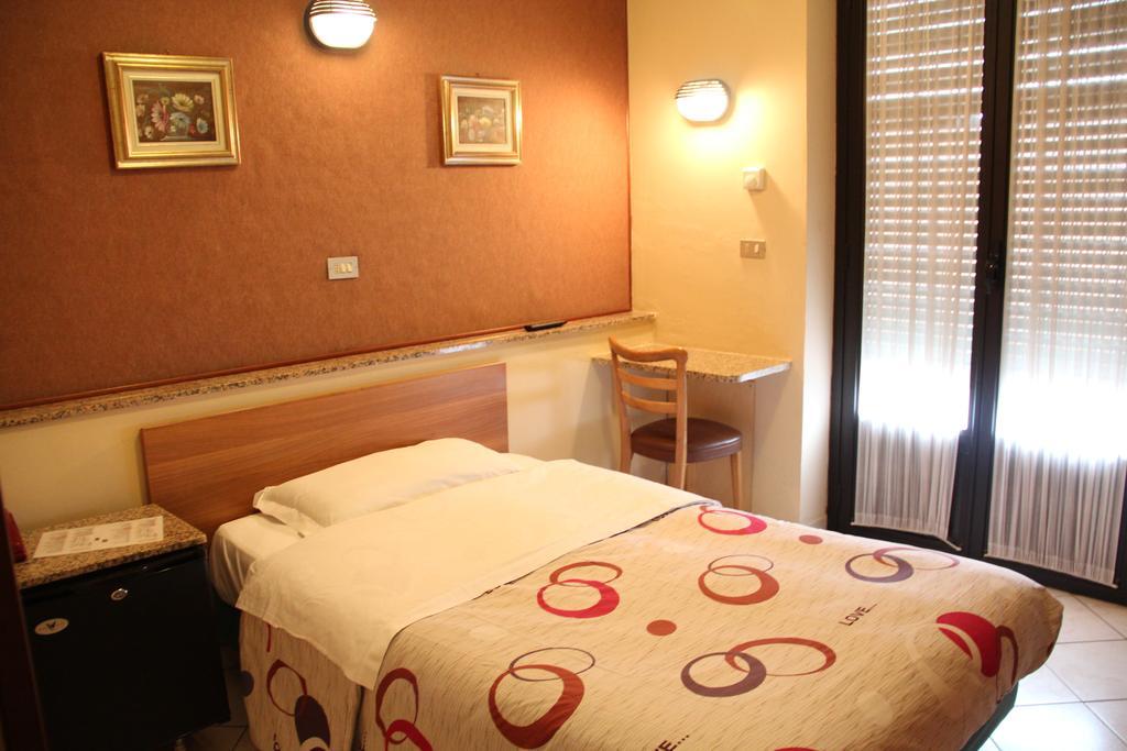 Hotel Persico Saluzzo Δωμάτιο φωτογραφία
